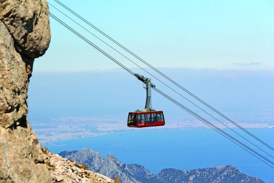 Casco antiguo, cascadas, teleférico Olympos y barco